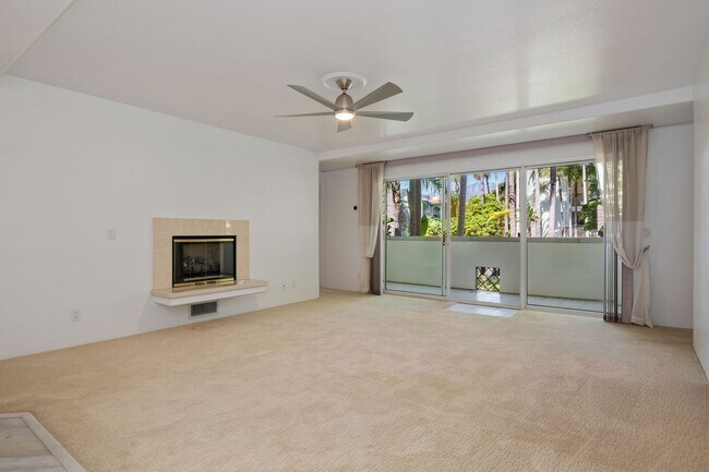 Building Photo - Extremely Rare Opportunity – 2 Bed / 2.5 Bath Luxury Condo at El Escorial Villas at East Beach