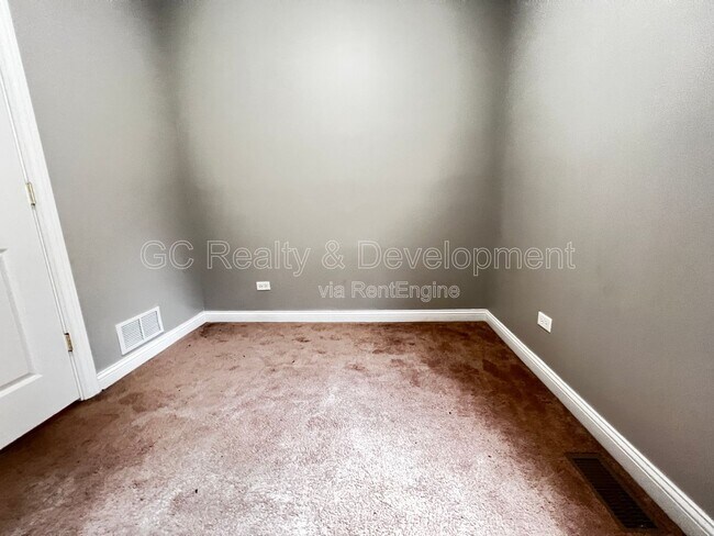 Building Photo - 1512 W 17th St