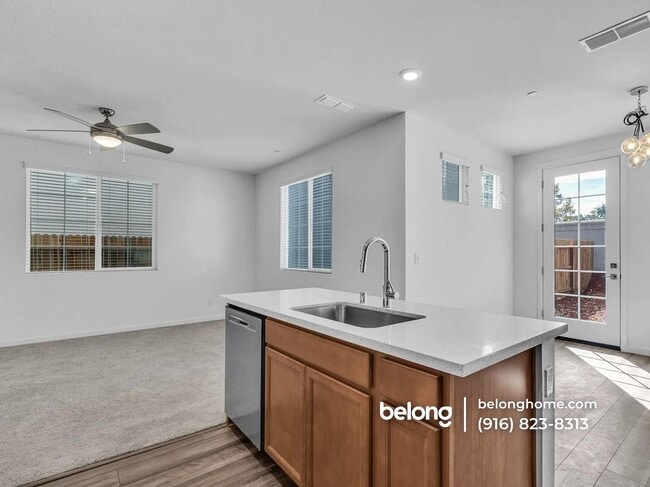 Building Photo - 305 Cinema St