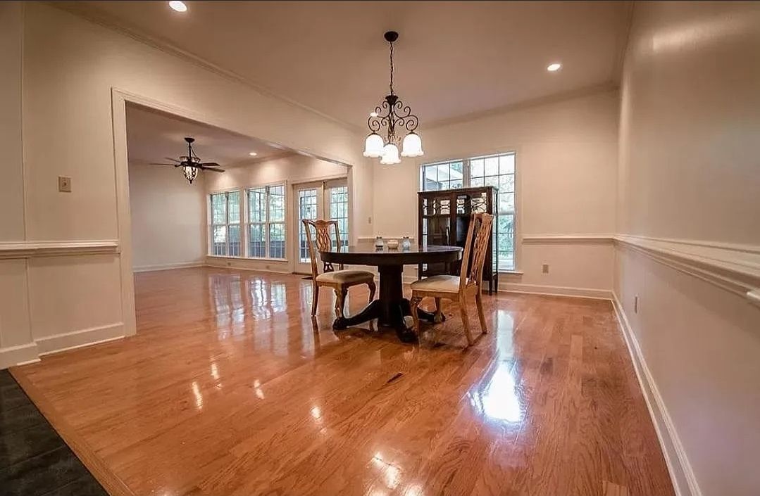 Building Photo - 2 Lauries Pointe