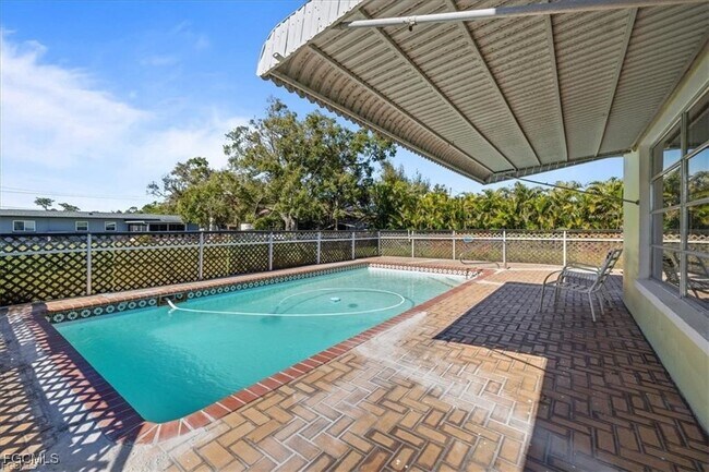 Primary Photo - 1387 Sunrise Dr