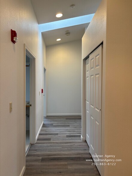 Building Photo - 15310 Main St E