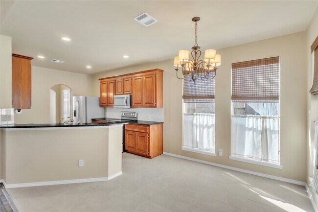Building Photo - 2803 Lakecrest Way Dr