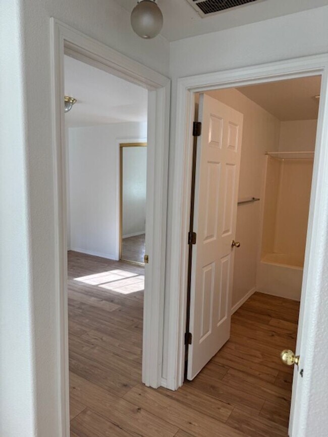 Building Photo - 572-574 COUNTRYSIDE