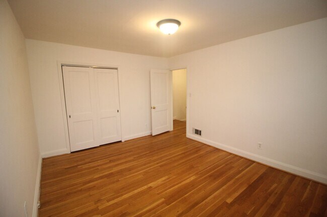 Building Photo - Lovely Towson 3bd/2ba Rowhome w/ CAC & W/D...