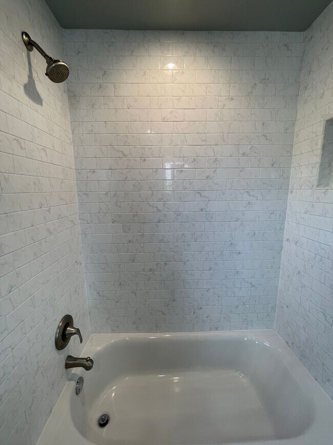 Building Photo - Amazing detached 2/2.5 duplex in Central Austin!!!