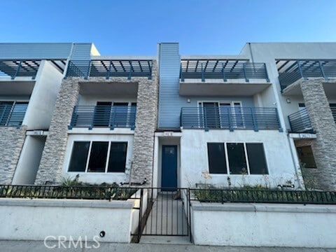 Building Photo - 14614 Vanowen St