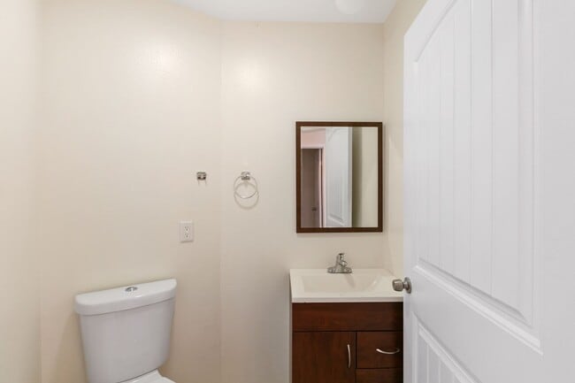 Building Photo - Woodlands South - La Jolla Townhome