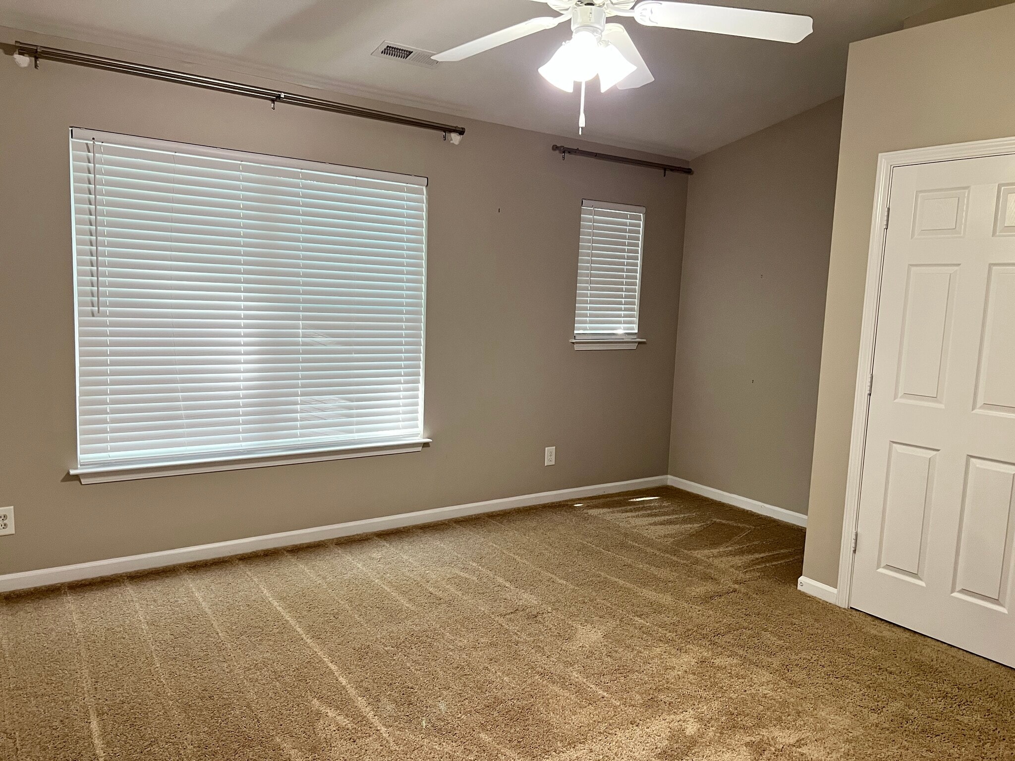 Building Photo - 5580 Farm House Trl