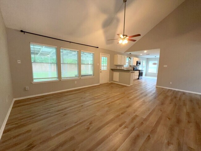 Building Photo - 2106 Lexington Woods Dr