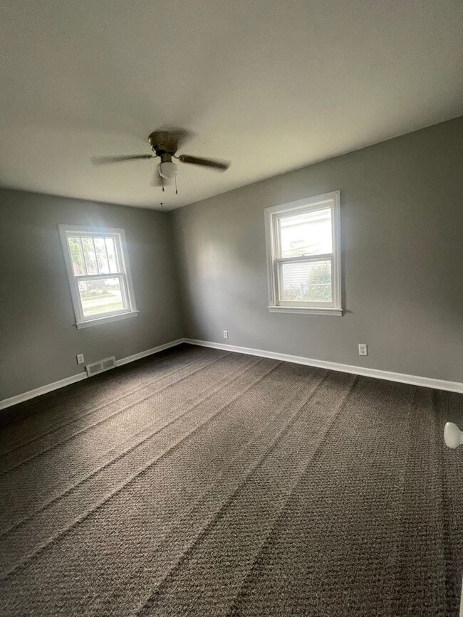 Building Photo - 2 Bedroom House for Rent