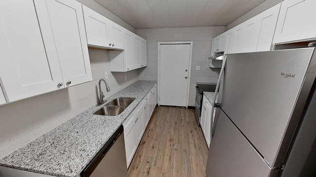 Fully renovated kitchen - 2208 Garden Pl