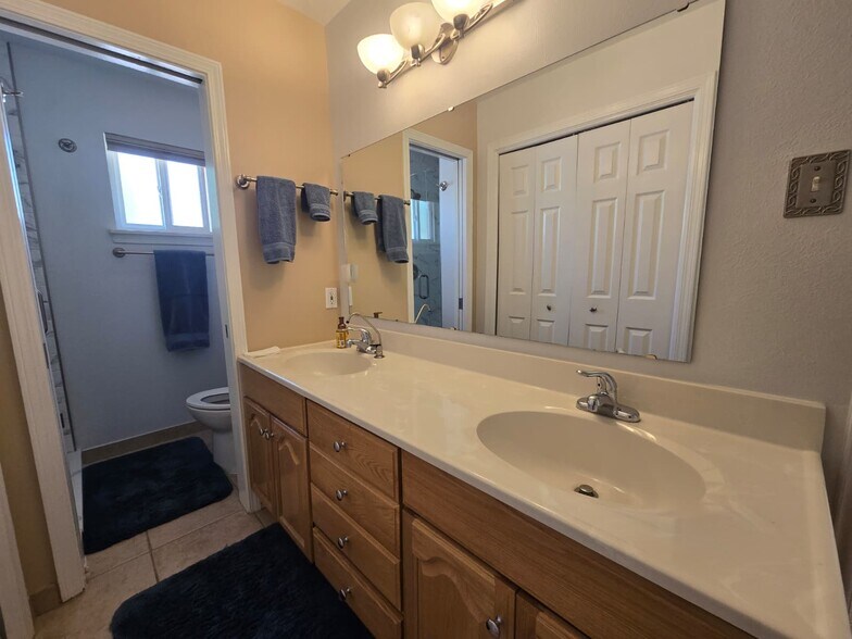 Master Bath - 8909 Hilton Ave NE