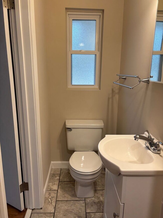 Building Photo - 4 bed, 2 bath brick home located in Asheboro