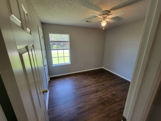 Building Photo - 1010 S Liberty Dr