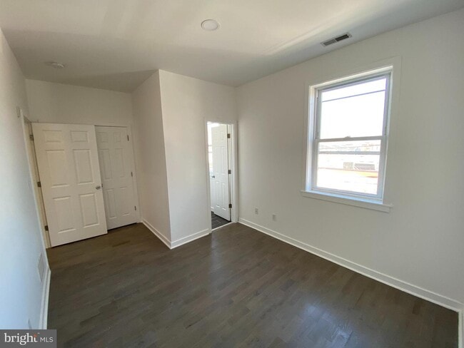 Building Photo - 528 N 34th St