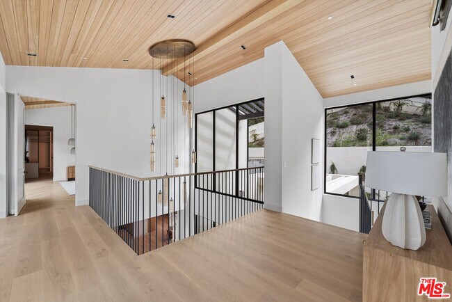 Building Photo - 10950 Verano Rd