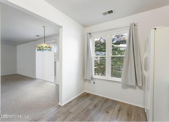 Building Photo - 1606 Main St