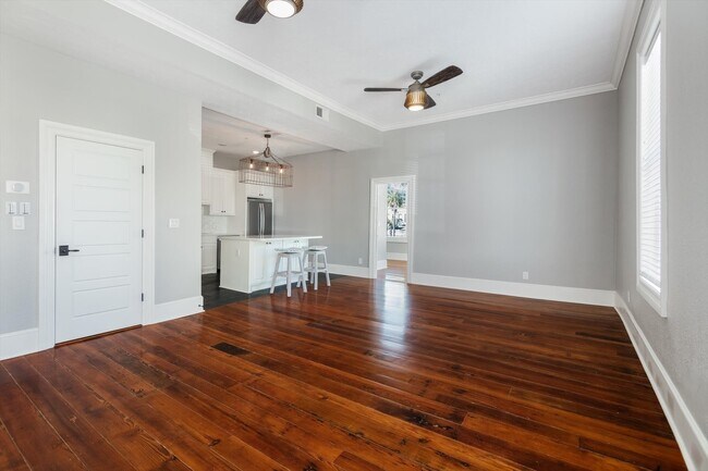 Building Photo - 405 24th St