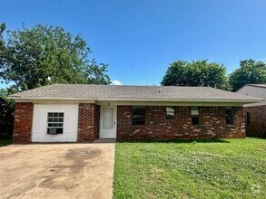 Building Photo - 3 Bedroom and 1.5 Bathroom Home in Tecumseh