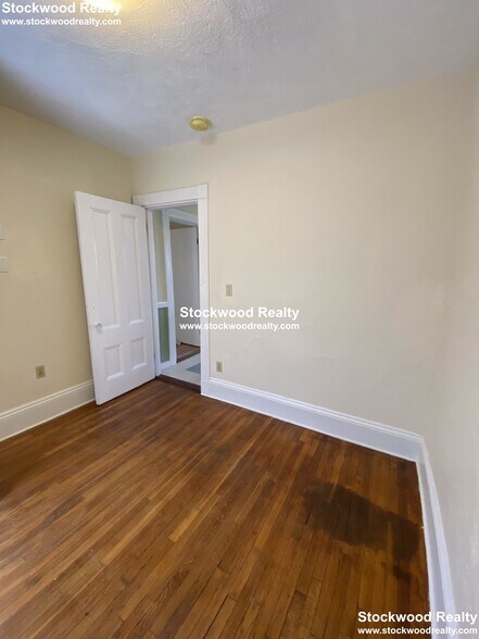 Building Photo - 18 Haverford St