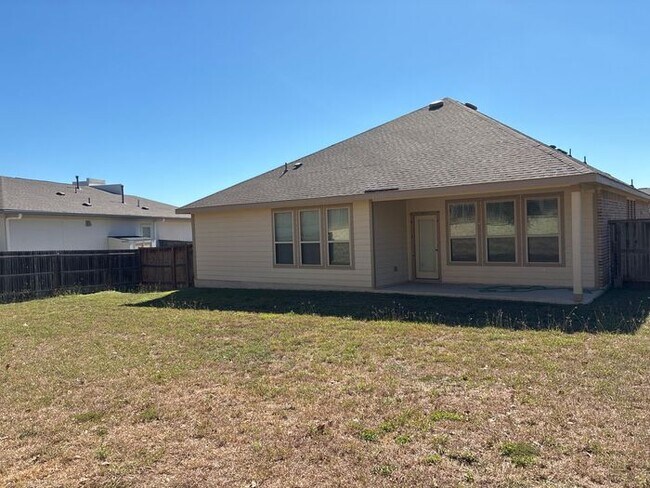 Building Photo - !! MOVE IN SPECIAL: Get 50% OFF!! 4BR/3BA House • In-Unit W/D • Attached Garage  • Backyard in Sa...