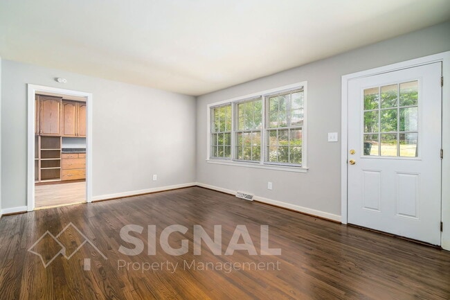 Building Photo - 1288 Hiawatha Dr NE