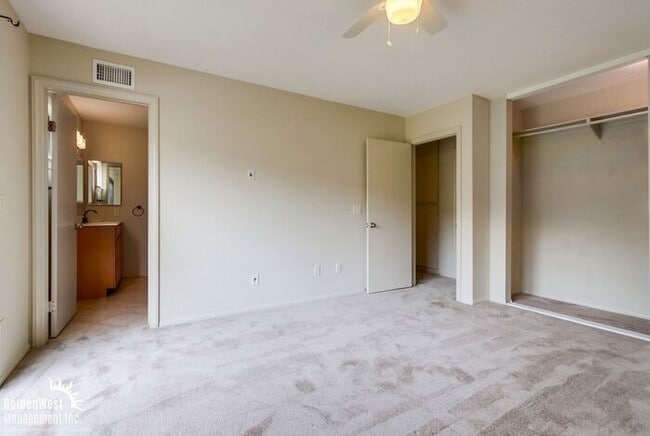 Building Photo - Beautiful Condo 2Bdm 2.5 Ba in the Heart o...