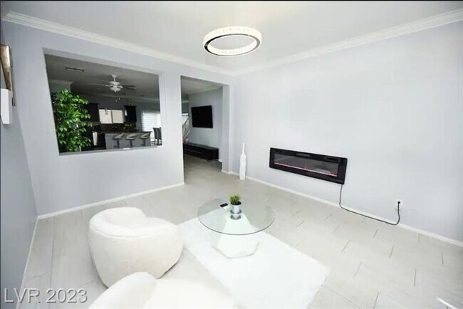 Building Photo - BEAUTIFUL HOME IMMACULATE AND READY TO MOVE-IN