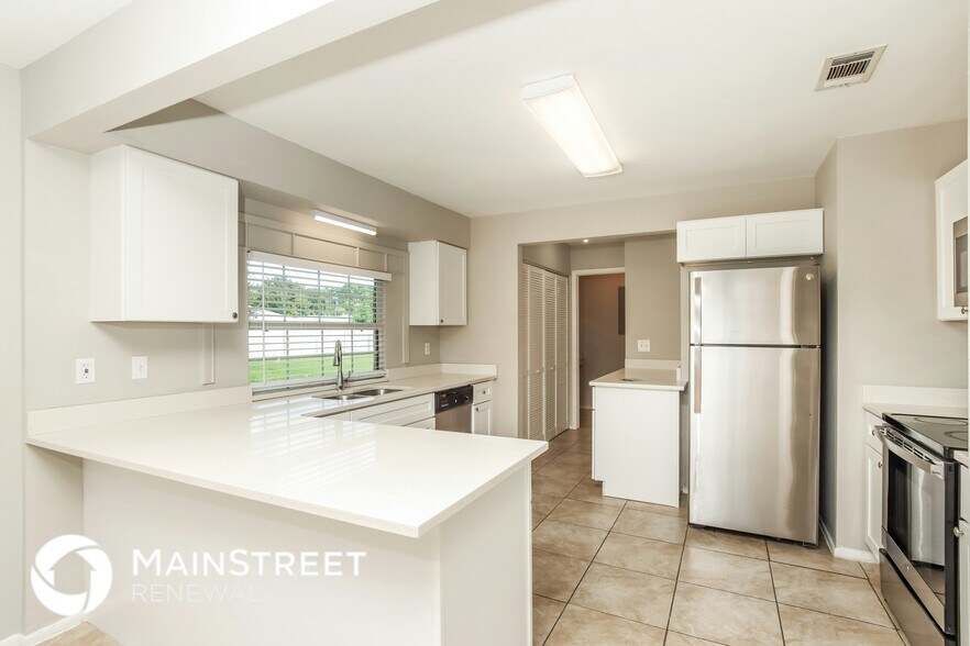 Building Photo - 1376 23rd Pl SW