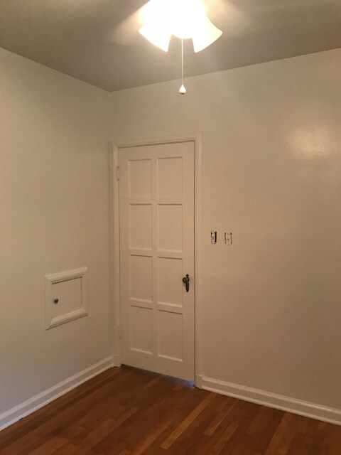 Building Photo - 228 W Nelson St