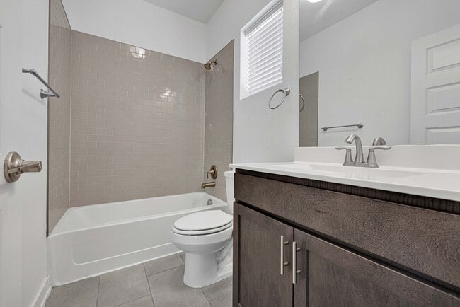 Building Photo - 2 Bed / 2.5 Bath Home Available in Dignowity Hill Historic District