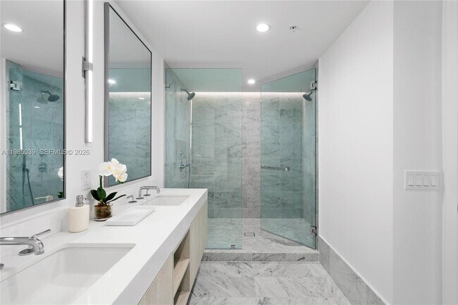 Building Photo - 9201 E Bay Harbor Dr