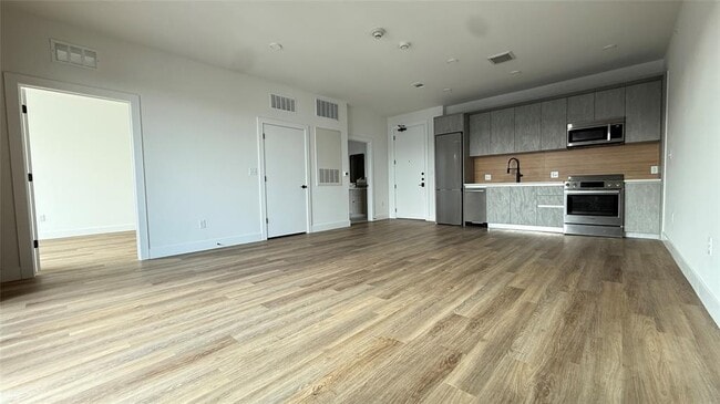 Building Photo - 4315 S Congress Ave