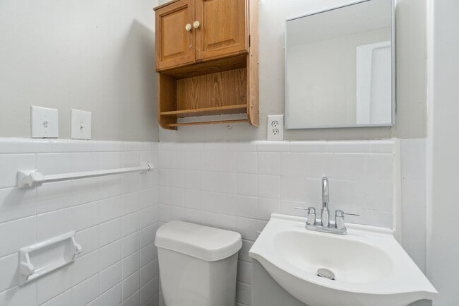 Building Photo - 3 bed, 1 bath home in the Village