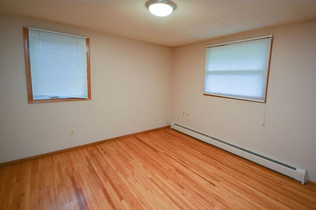 Building Photo - Unique multilevel floorplan with TONS of storage