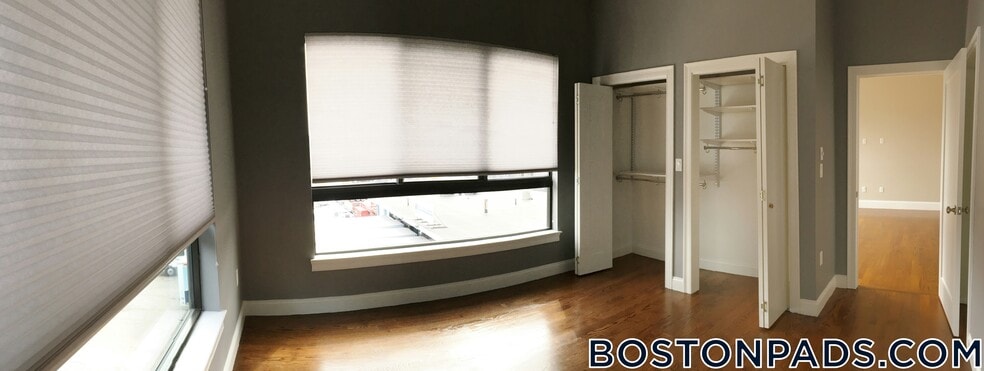Building Photo - 339 D St