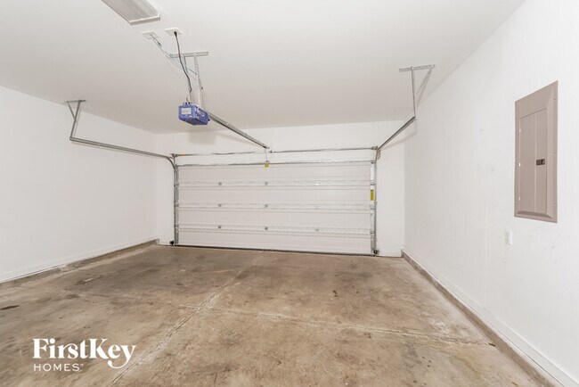 Building Photo - 221 Glen Cross Dr