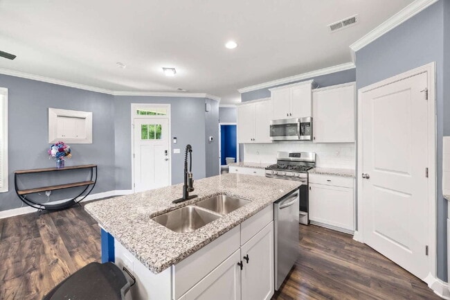 Building Photo - Beautiful Lake Wylie Home with Spacious Layout, Office Space & Incredible Community Amenities!