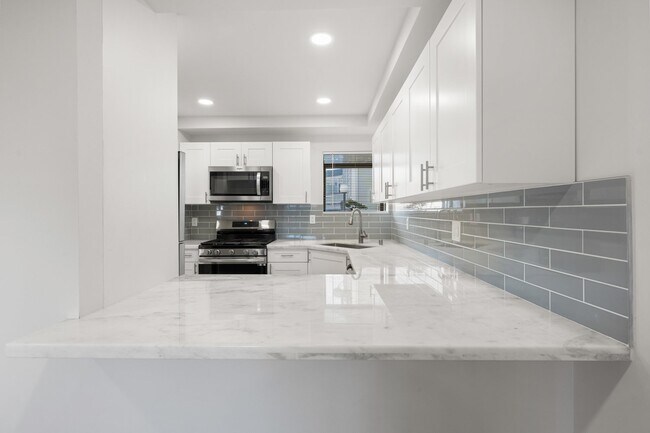 Building Photo - "Spacious 3-Bed Condo with 2 Baths in Citr...
