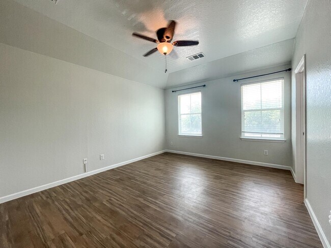 Building Photo - 1009 Mellow Breeze