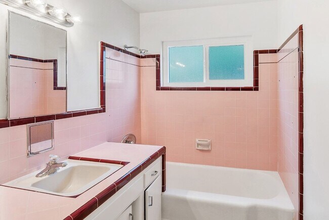 Building Photo - 4342 Iowa St