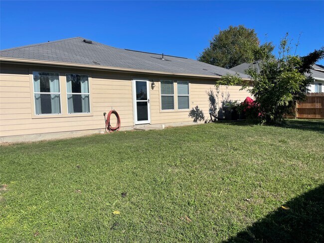 Building Photo - 14024 Buckskin Dr
