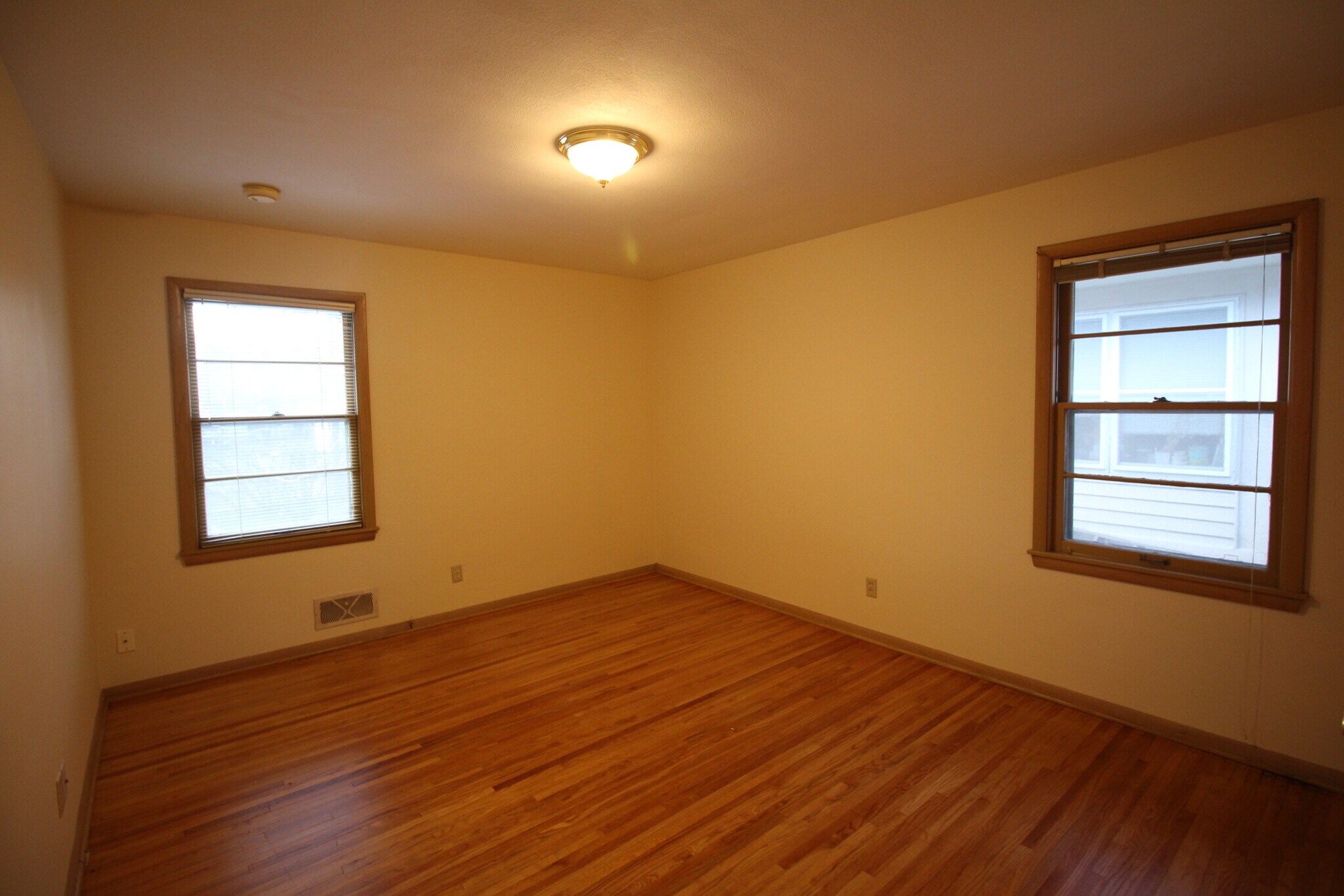 Building Photo - 6310 Vincent Ave S