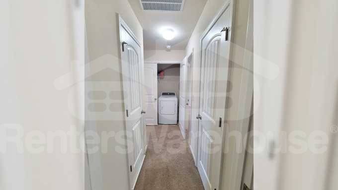 Building Photo - 10 Ontario Ct