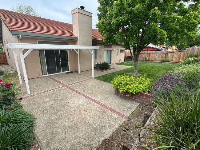 Building Photo - 1422 Lorimer Way