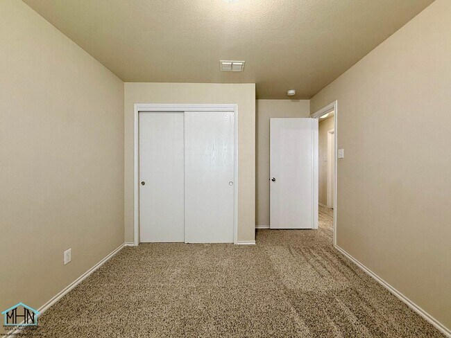 Building Photo - 3430 Ironwood Falls
