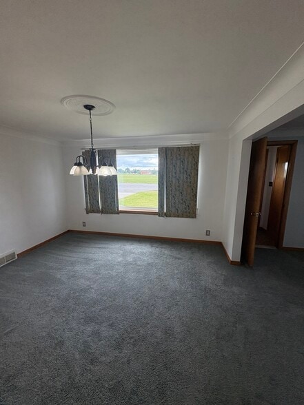 Building Photo - 49 S Youngs Rd
