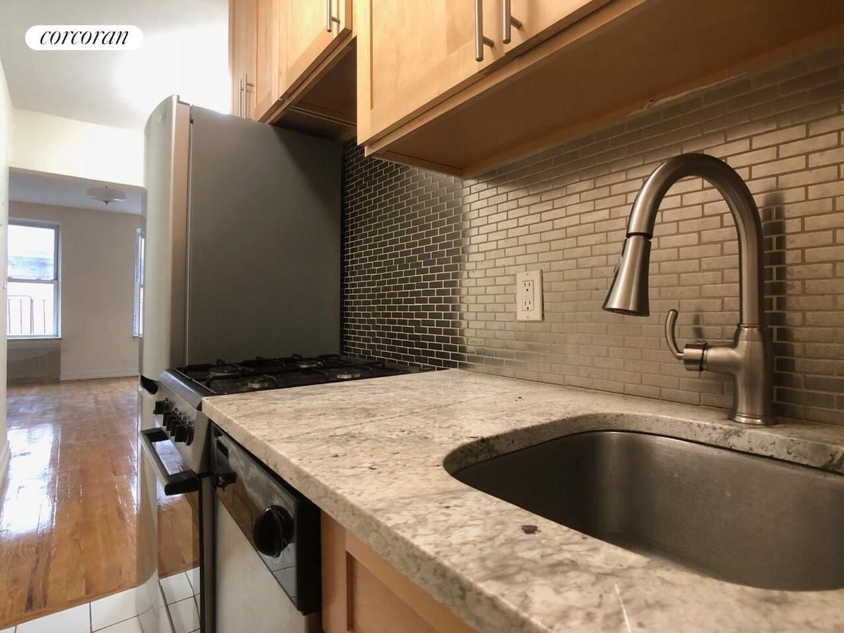 Building Photo - 448 W 55th St