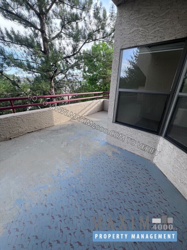 Building Photo - 1111 Horizon Dr